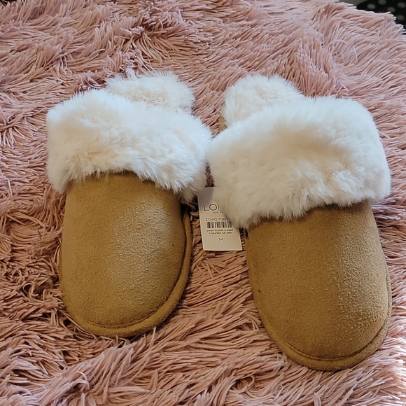 LOFT Faux Fur Slippers NWT - Picture 2 of 4
